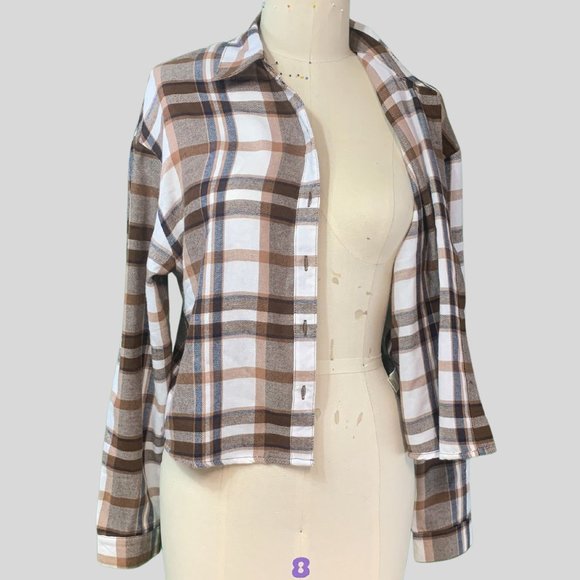 SELFIE CROPPED FLANNEL SHIRT, SIZE JR. L and ARIZONA CROPPED JEANS, SIZE 9 - Picture 4 of 5